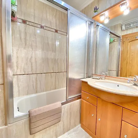 A 50m Playa San Lorenzo Asturias Apartamento *